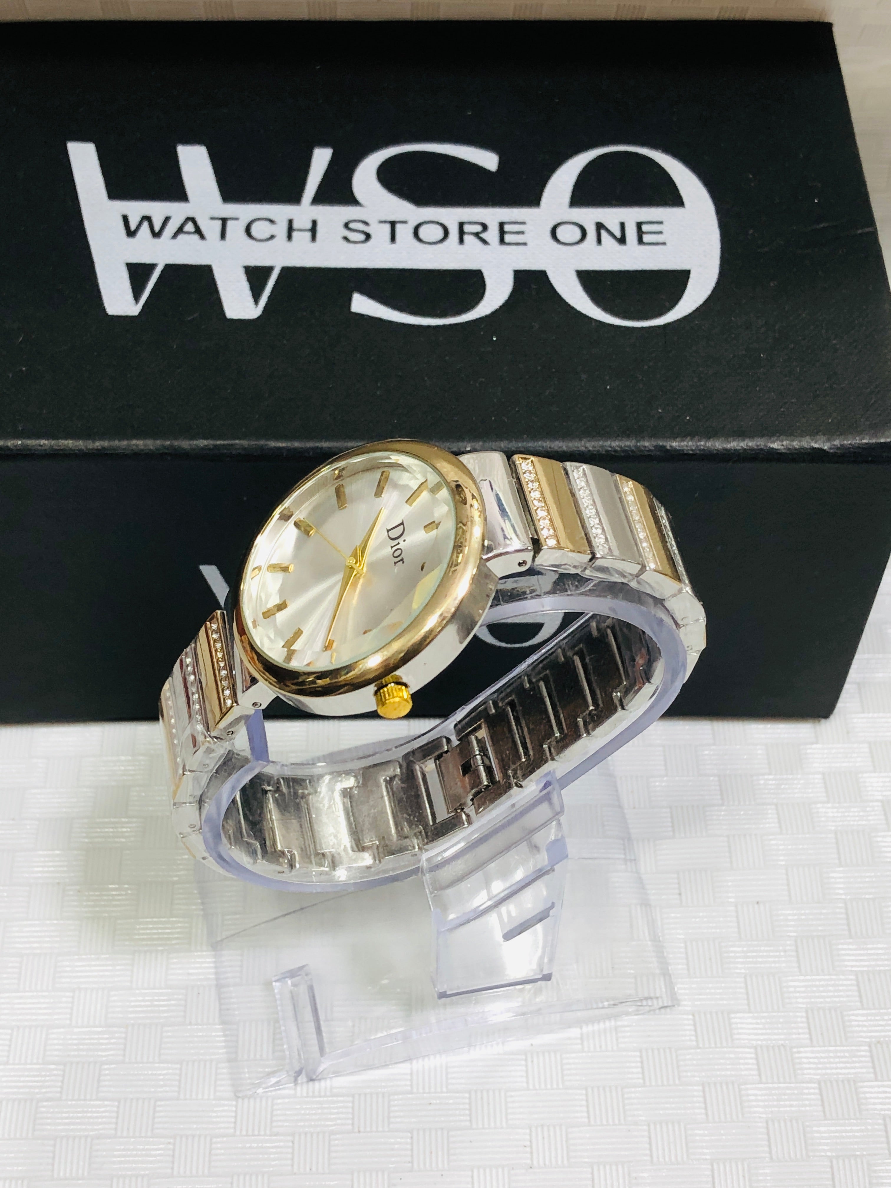 Dior Female watch tt gold white