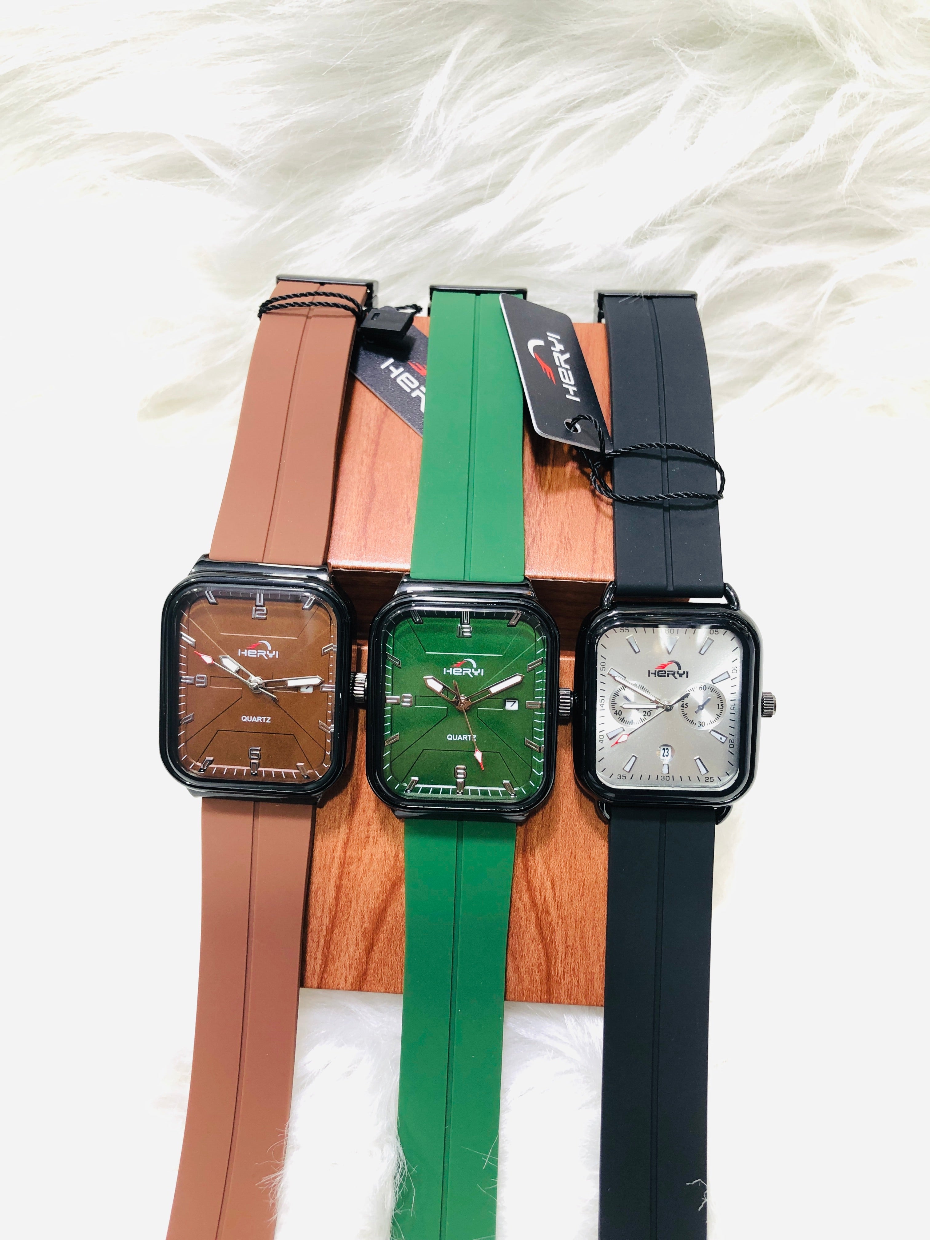 HERYI MAGNET STRAP WATCH