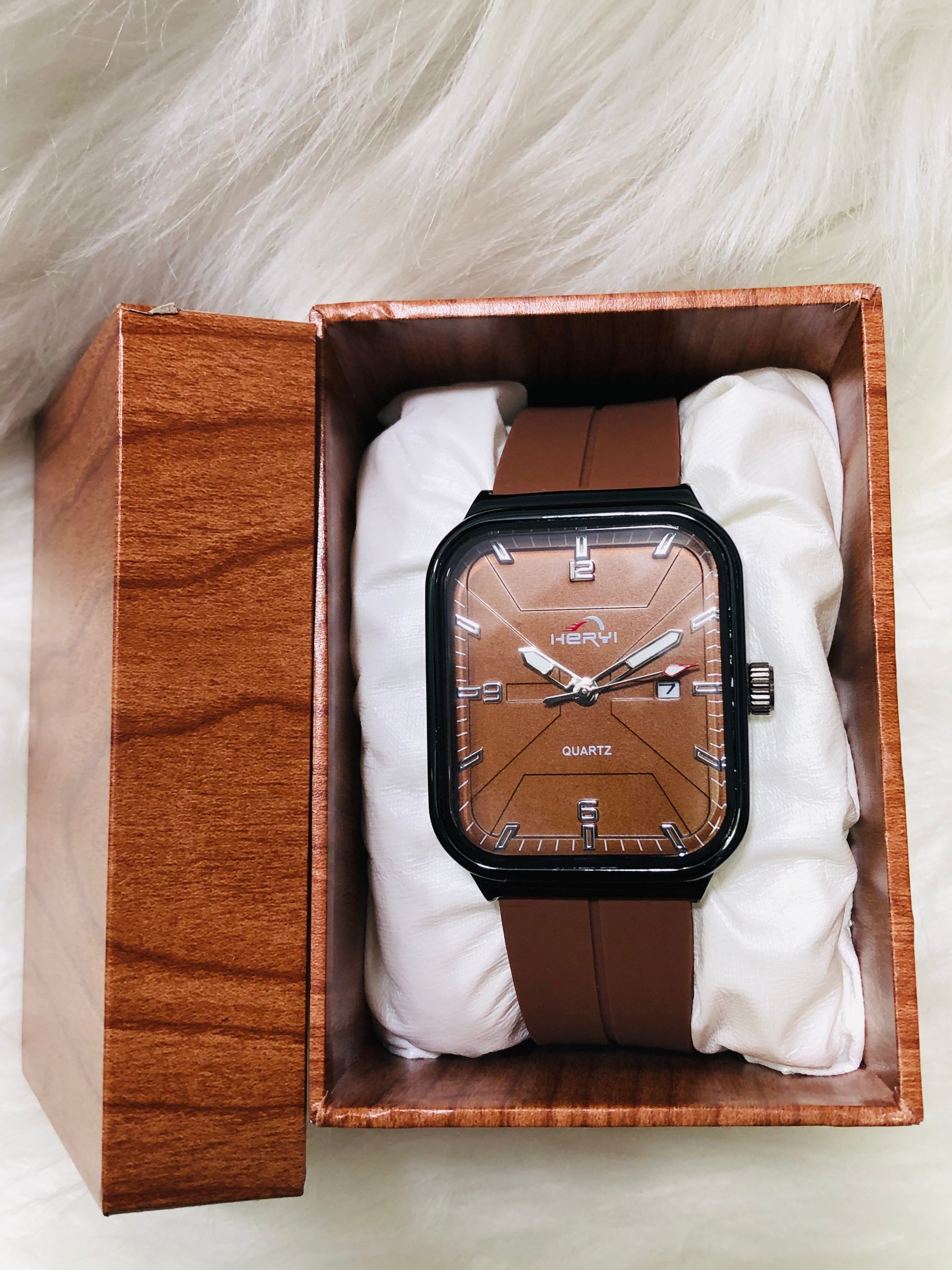 HERYI MAGNET STRAP WATCH